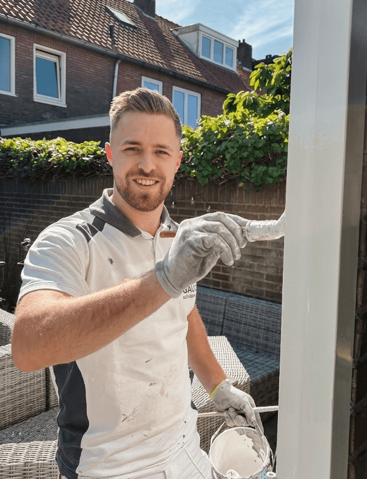 Jeroen Scheepers aan het werk op een klus in Eindhoven, eigenaar van Scheepers Coatings & Afbouw